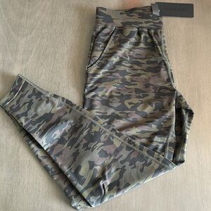🆕Alphalete Camo green size medium joggers